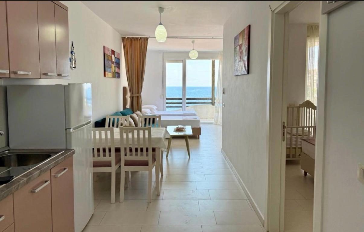 One-bedroom apartment with kitchen and sea view